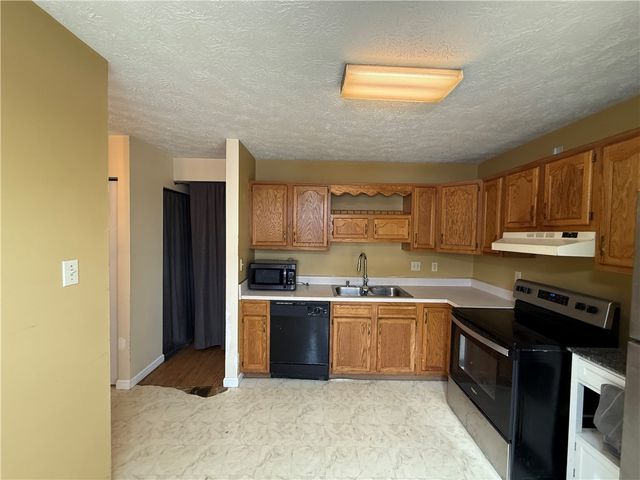 3031 Estate Dr, North Fayette, PA 15071