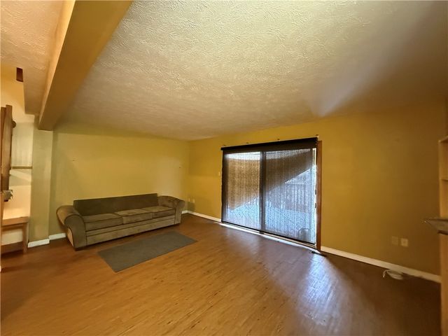 3031 Estate Dr, North Fayette, PA 15071