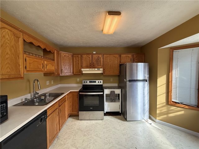 3031 Estate Dr, North Fayette, PA 15071