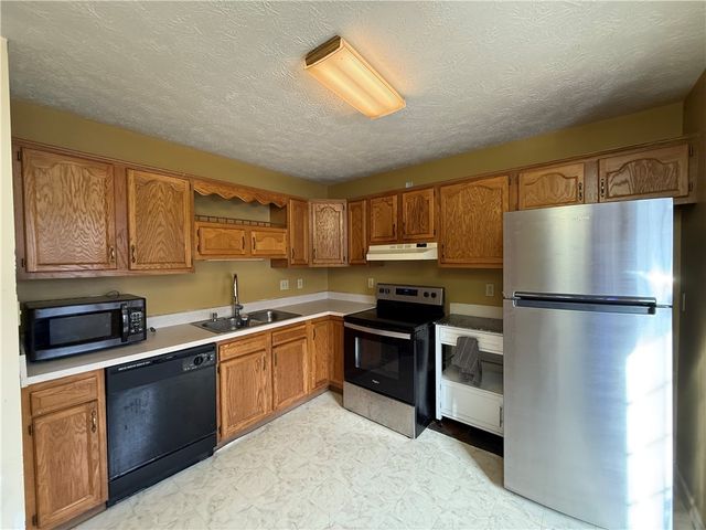 3031 Estate Dr, North Fayette, PA 15071