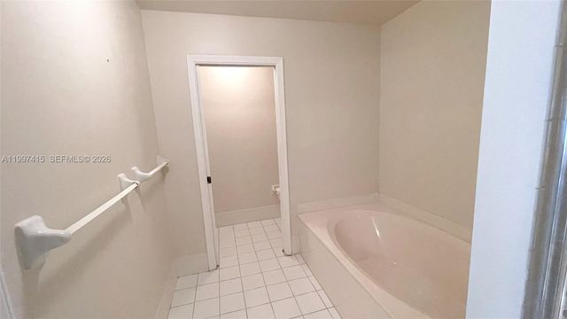 19011 NW 79th Ct, Hialeah, FL 33015