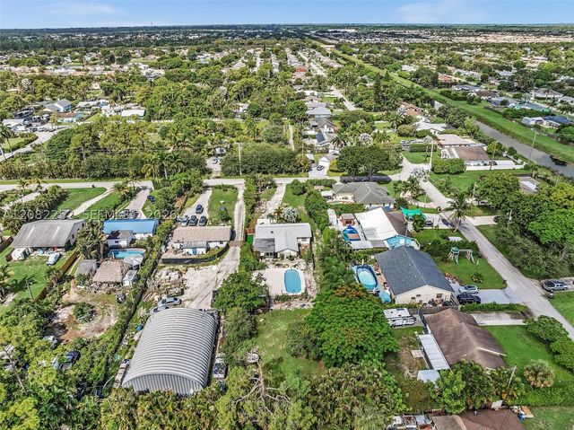 5088 2nd Rd, Lake Worth, FL 33467
