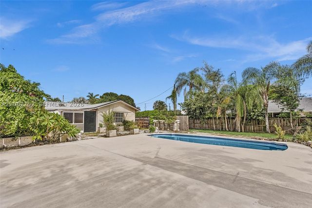 5088 2nd Rd, Lake Worth, FL 33467