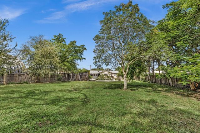 5088 2nd Rd, Lake Worth, FL 33467