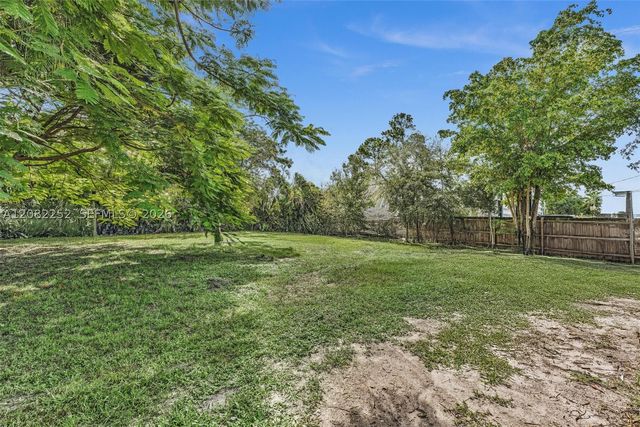 5088 2nd Rd, Lake Worth, FL 33467