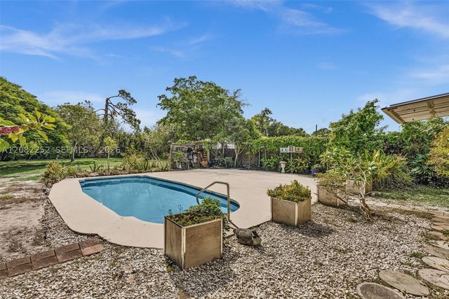 5088 2nd Rd, Lake Worth, FL 33467