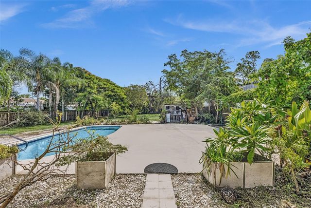 5088 2nd Rd, Lake Worth, FL 33467