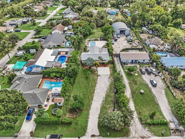 5088 2nd Rd, Lake Worth, FL 33467