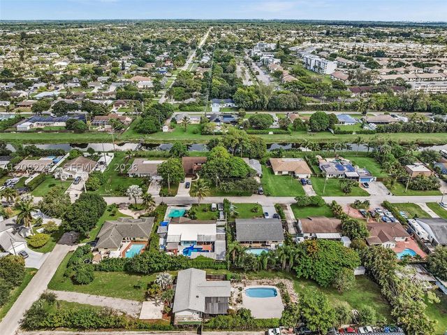 5088 2nd Rd, Lake Worth, FL 33467