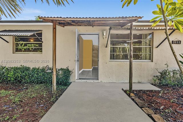 5088 2nd Rd, Lake Worth, FL 33467