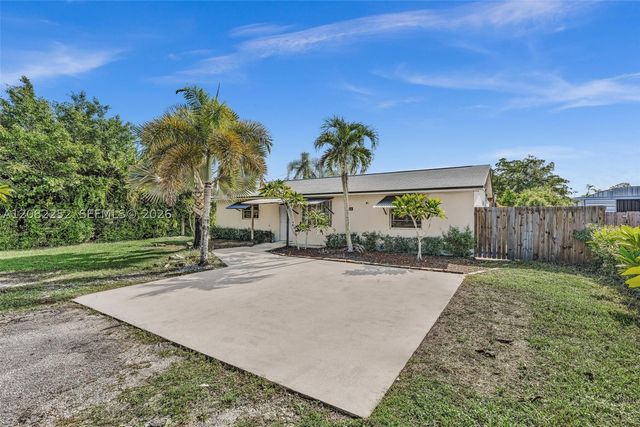 5088 2nd Rd, Lake Worth, FL 33467