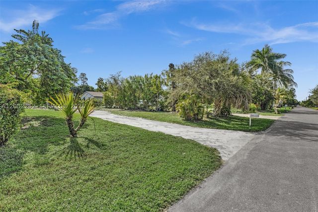 5088 2nd Rd, Lake Worth, FL 33467