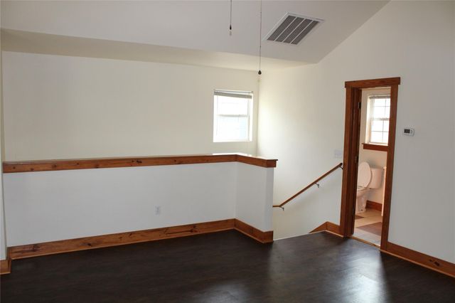 107 S Laurelwood DR B, Austin, TX 78733