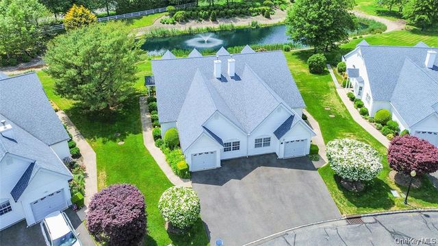 7 Summerfield Lane S 7, Aquebogue, NY 11901