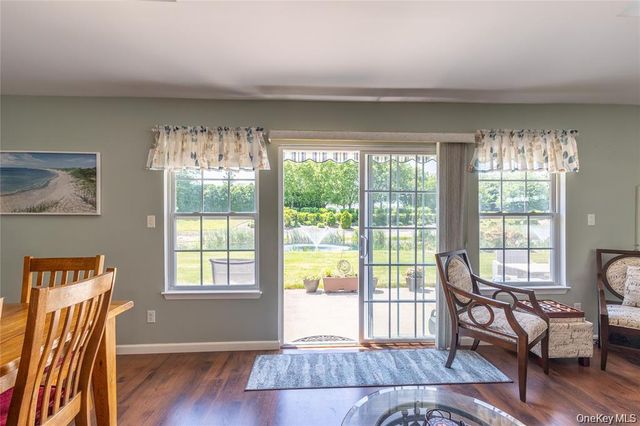 7 Summerfield Lane S 7, Aquebogue, NY 11901