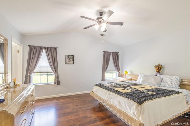 7 Summerfield Lane S 7, Aquebogue, NY 11901