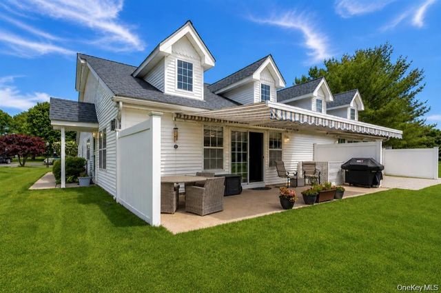 7 Summerfield Lane S 7, Aquebogue, NY 11901