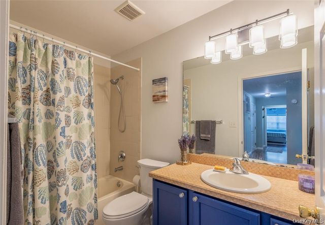 7 Summerfield Lane S 7, Aquebogue, NY 11901