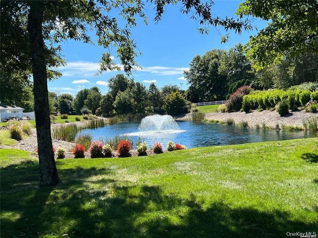 7 Summerfield Lane S 7, Aquebogue, NY 11901