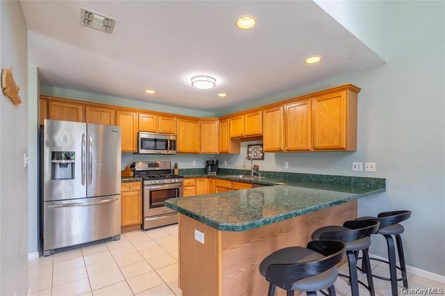 7 Summerfield Lane S 7, Aquebogue, NY 11901