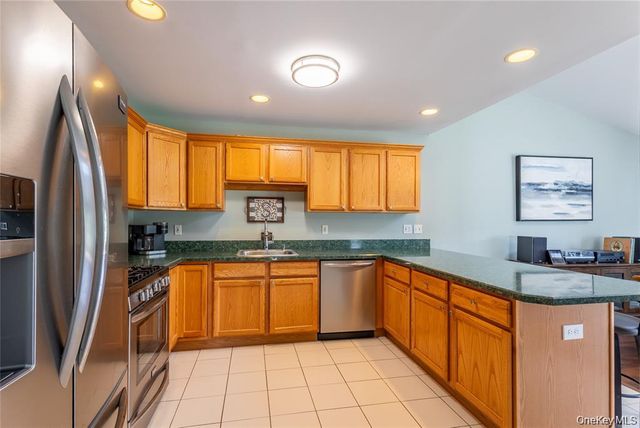 7 Summerfield Lane S 7, Aquebogue, NY 11901