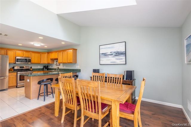 7 Summerfield Lane S 7, Aquebogue, NY 11901