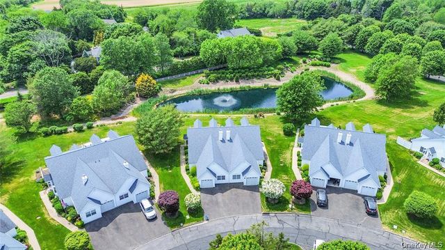 7 Summerfield Lane S 7, Aquebogue, NY 11901