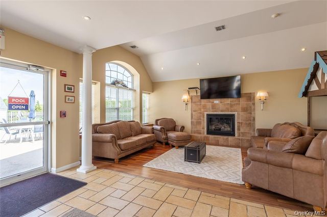 7 Summerfield Lane S 7, Aquebogue, NY 11901