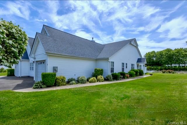 7 Summerfield Lane S 7, Aquebogue, NY 11901