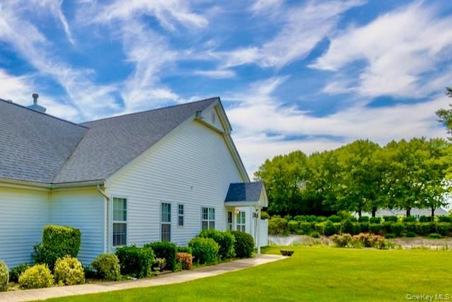 7 Summerfield Lane S 7, Aquebogue, NY 11901