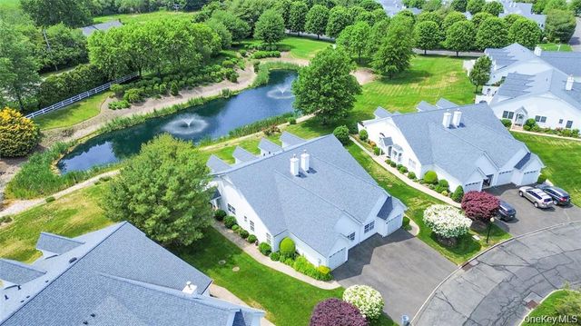 7 Summerfield Lane S 7, Aquebogue, NY 11901