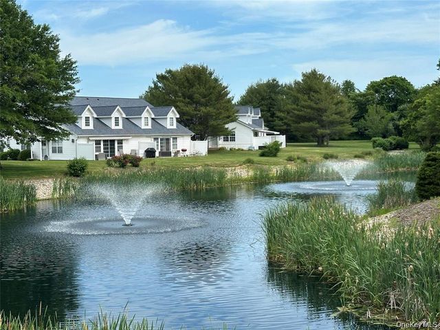 7 Summerfield Lane S 7, Aquebogue, NY 11901
