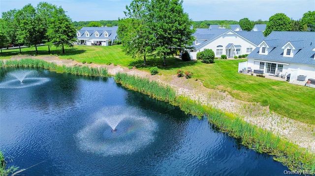 7 Summerfield Lane S 7, Aquebogue, NY 11901