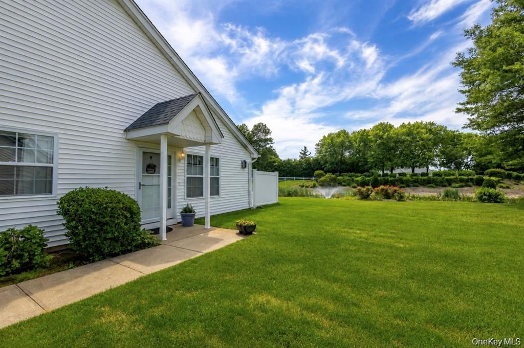 7 Summerfield Lane S 7, Aquebogue, NY 11901