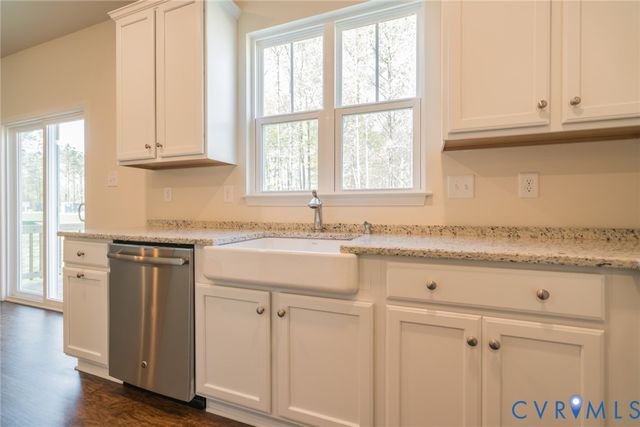 4879 Donner Ct, Quinton, VA 23141
