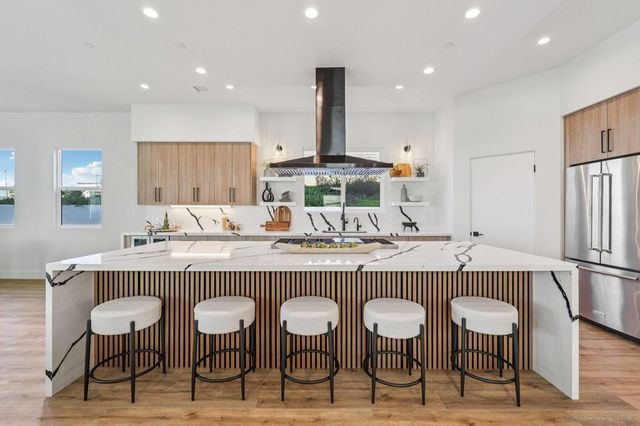 1860 Illion, San Diego, CA 92110