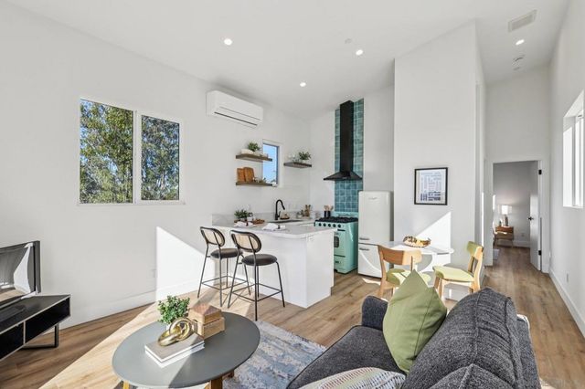 1860 Illion, San Diego, CA 92110