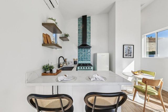 1860 Illion, San Diego, CA 92110