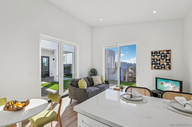 1860 Illion, San Diego, CA 92110