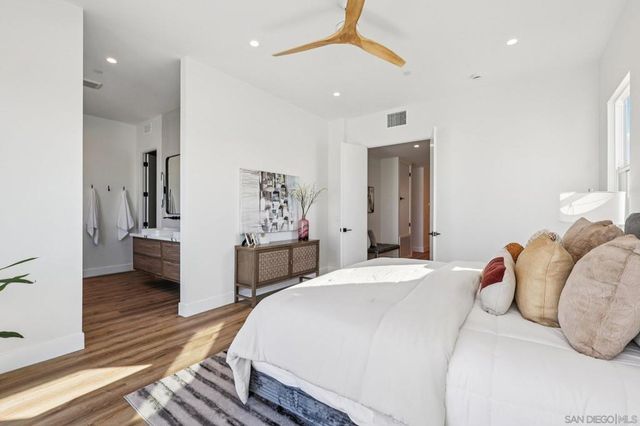 1860 Illion, San Diego, CA 92110