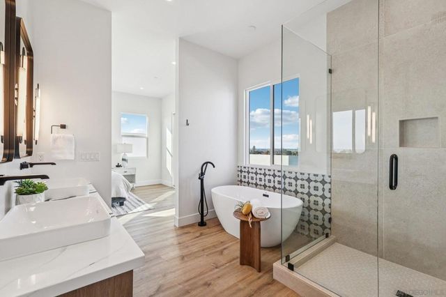 1860 Illion, San Diego, CA 92110