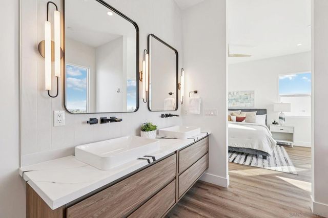 1860 Illion, San Diego, CA 92110