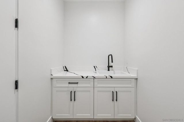 1860 Illion, San Diego, CA 92110