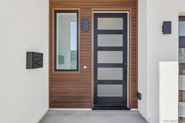 1860 Illion, San Diego, CA 92110