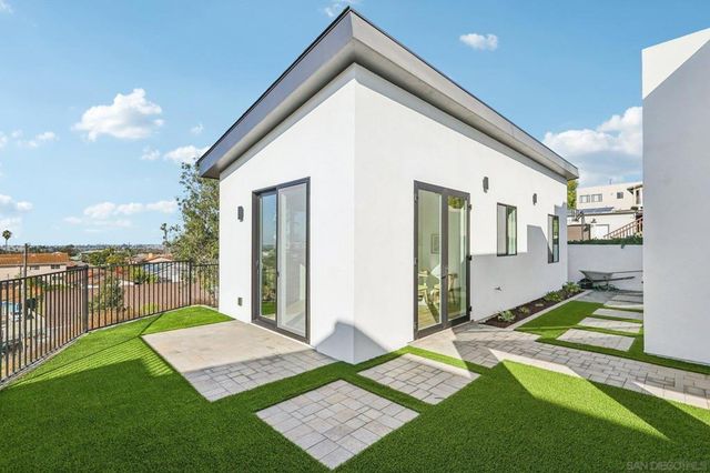 1860 Illion, San Diego, CA 92110