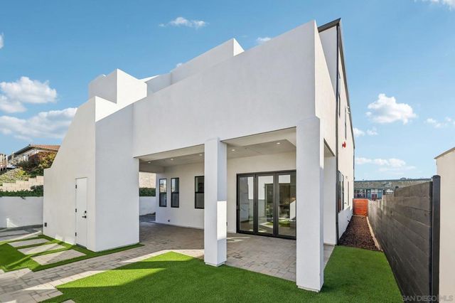 1860 Illion, San Diego, CA 92110