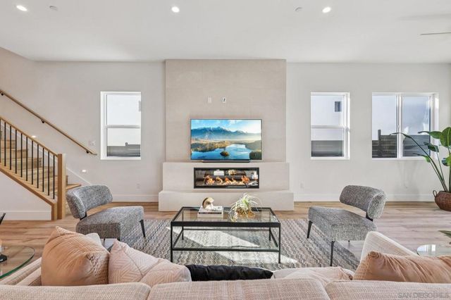 1860 Illion, San Diego, CA 92110