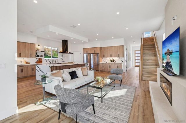 1860 Illion, San Diego, CA 92110