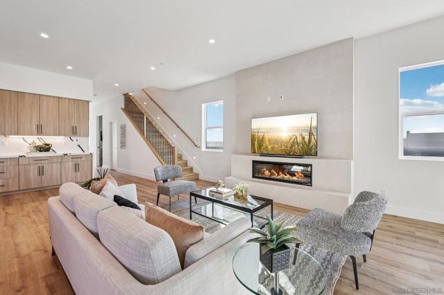 1860 Illion, San Diego, CA 92110