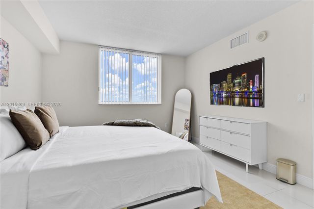 1861 S River Drive 1003, Miami, FL 33125